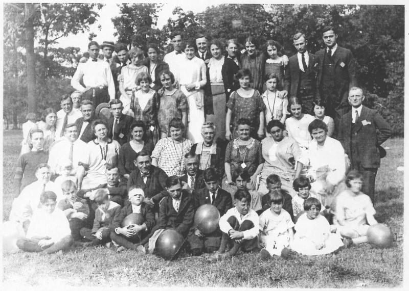 Schneider picnic circa 1930s., 146097 bytes, 6/21/03