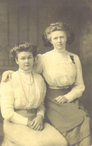 Clara & Stella Korte around 1910