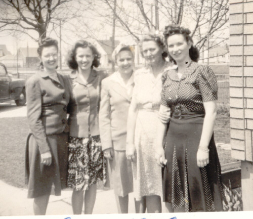 Olive, Elenor, Winnie, Stella & Mary Schneider in June 1942