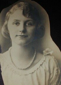 Evelyn Schneider, unknown date, part of a set with Louis' picture, missing 37kb